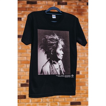 Ikebe Original 忌野清志郎 フォトプリントTシャツ Photo by 有賀幹夫 D - S【受注受付は終了致しました】