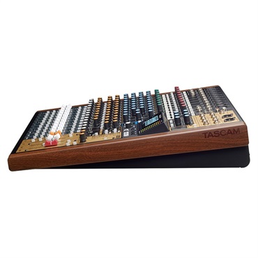 TASCAM (長期欠品中)Model 16(16トラックレコ―ディンミキサー・USBオーディオインターフェイス)(タスカム)(MODEL16) 画像3