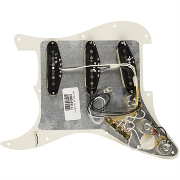 Fender USA Pre-Wired Strat Pickguard， Vintage Noiseless SSS (Parchment) [#0992344509] 画像1