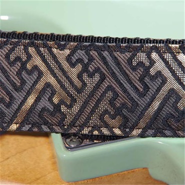 Daiking Corporation 【夏先取り大特価セール】西陣織りギターストラップ DGS-NKS60 紗綾形金灰 画像2