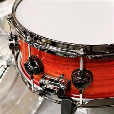 dw DR865514SSN646 Collector's SonicPly Snare Drum 14x5.5 [Natural to Quick RED Burst over Horizontal Padauk] 画像1