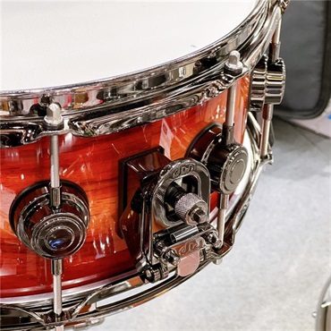 dw DR865514SSN646 Collector's SonicPly Snare Drum 14x5.5 [Natural to Quick RED Burst over Horizontal Padauk] 画像2