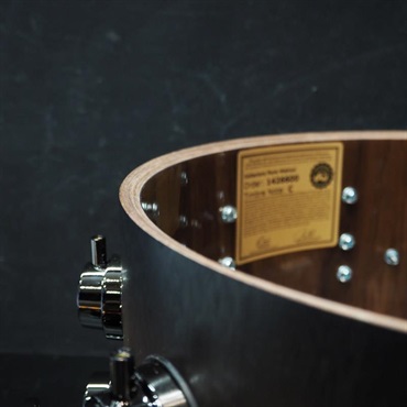 dw DR930714SSN692 [Collector's Pure Walnut 14×7 / Natural To Quick Ebony Burst / Black Nickel Finish Hardware] 画像9